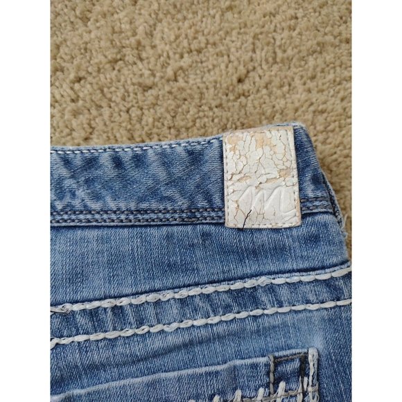 Maurice's Cut Off Embroidered Women's Blue Denim Jean  Shorts Size 5/6 Cuffed - Picture 5 of 6